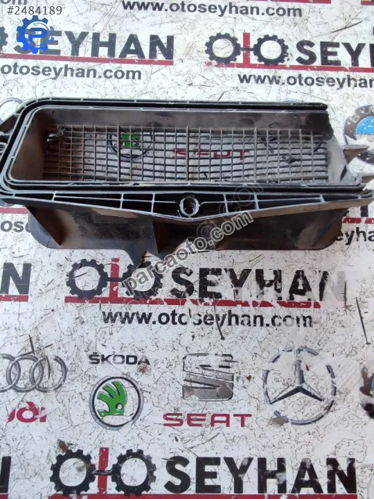 5Q0815479 Passat b8 kalorifer göğüs üst havalandırma kanalı