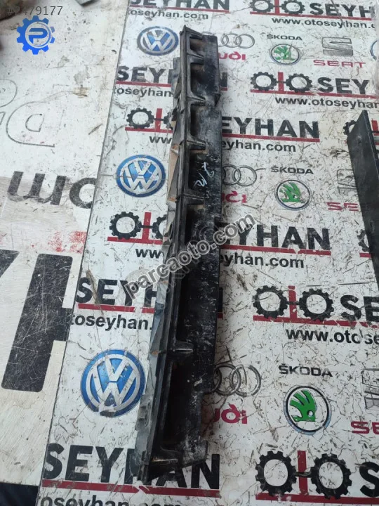 5J6807863 Skoda Fabia arka tampon orta sol braketi