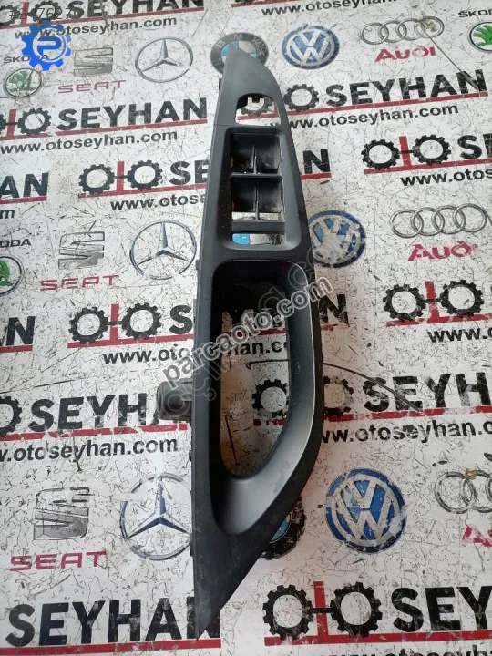 5F1867171 leon 2015 ön sol kapı 4lü cam dügmesi çerçevesi