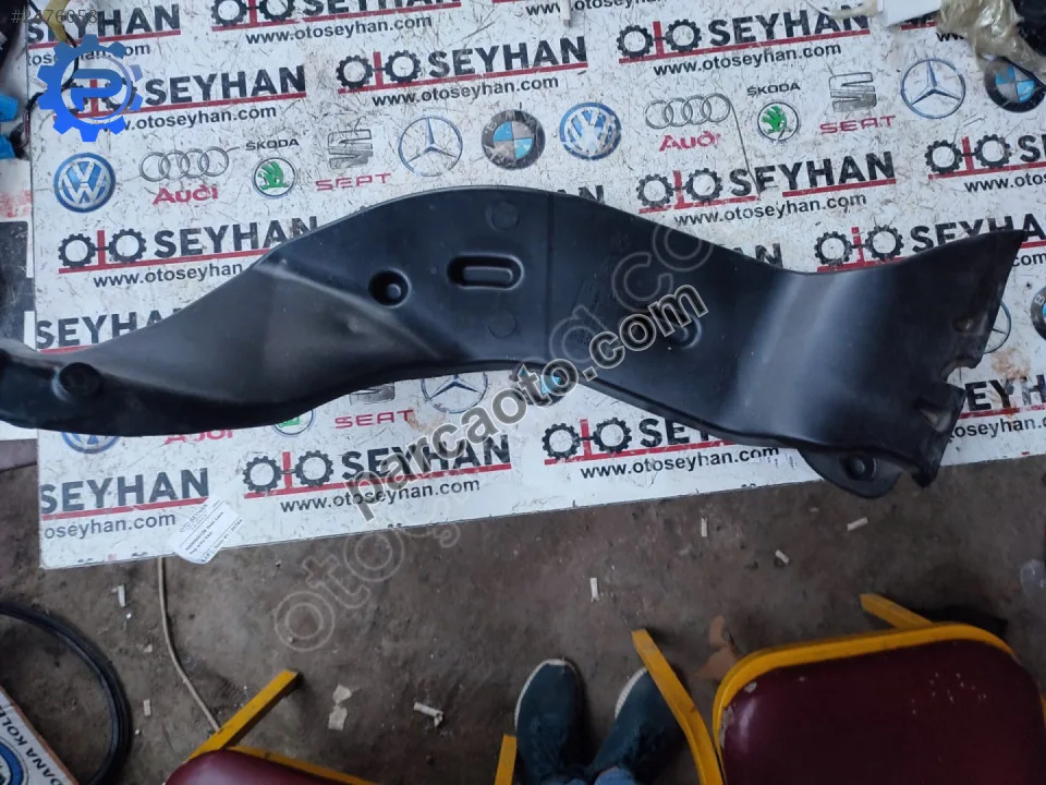 5Q0819806 Seat Leon 2015 sağ arka ayak havalandırma kanalı