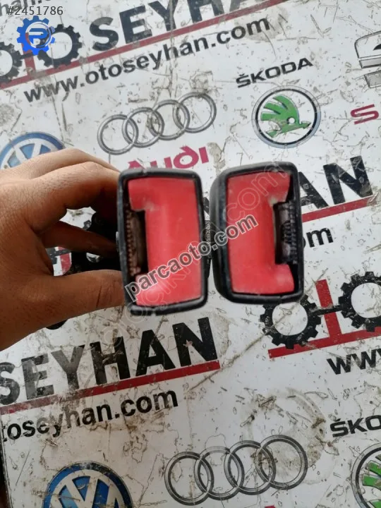 8V0857739AQVZ Golf 7 arka emniyet kemeri tokası