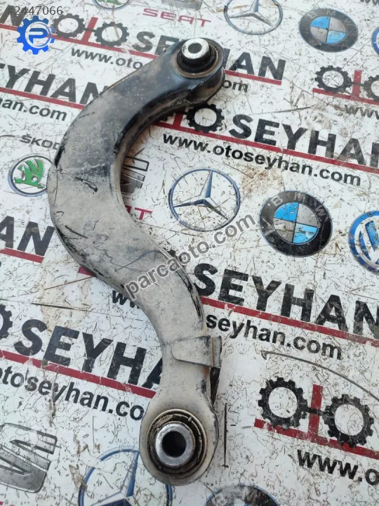 5Q0505323D Skoda Superb 2020 arka dingil taşıyıcı üst kolu