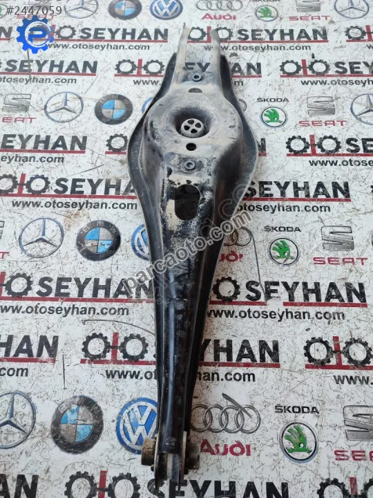 3Q0505311G Skoda Superb 2020 arka travers tablası