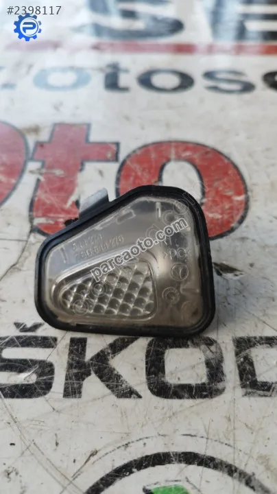 Jetta 2012 sağ dikiz aynası sinyali