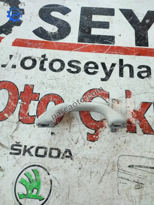 5C6857607 Jetta ön tavan tutamağı