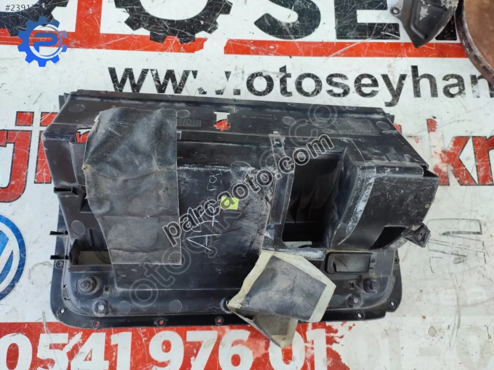 1K1857097AF Jetta golf 5 torpido içi