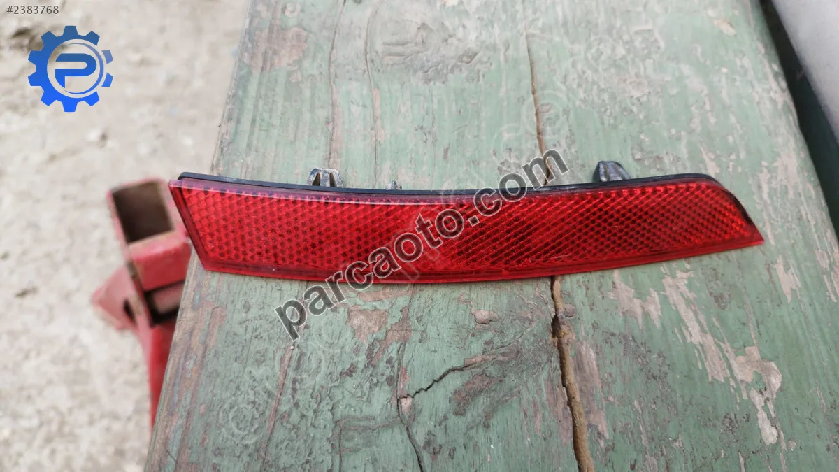 3G0945104A Passat b8 arka tampon reflektör