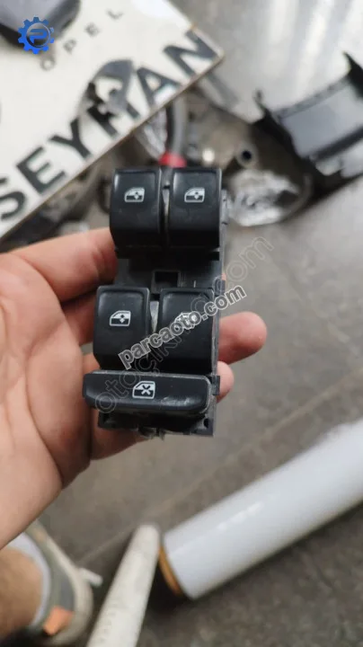 5E0959857 skoda octavia 2018 dörtlü cam düğmesi