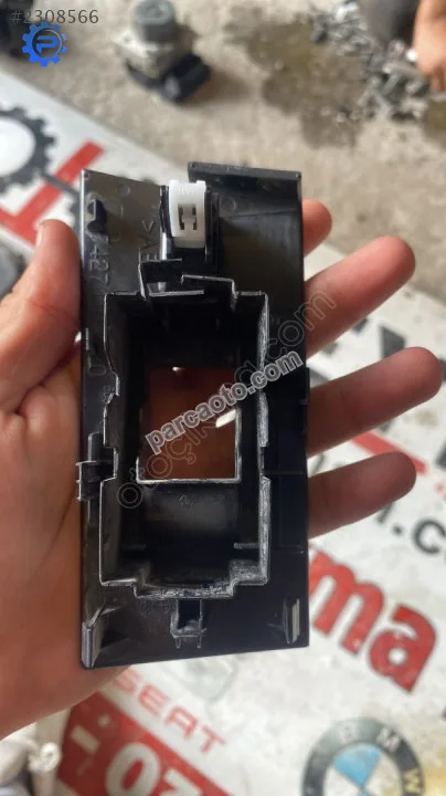 74271-02620 toyota corolla 2018 arka sağ kapı cam açma düğme