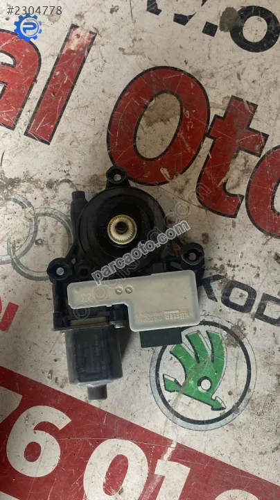 5Q0959812E skoda octavia 2018 sağ cam motoru