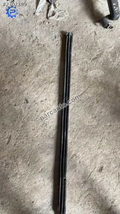 5G4837479B480B vw golf 7 ön kapı cam çıtası