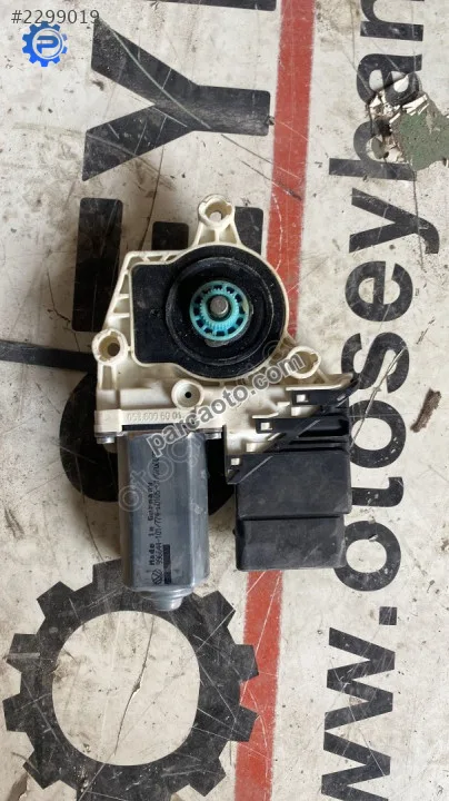 5K0959794 5K0959704A skoda octavia 2011 arka kapı sağ cam motoru