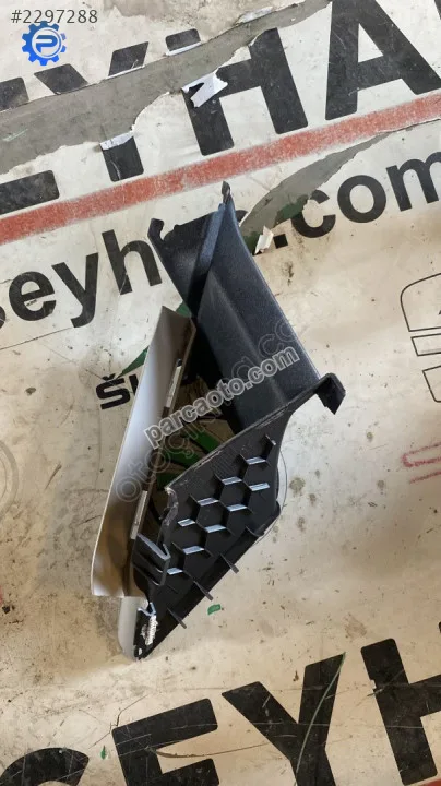 5H0868144 vw golf 8 ön sağ kelebek camı iç kaplaması