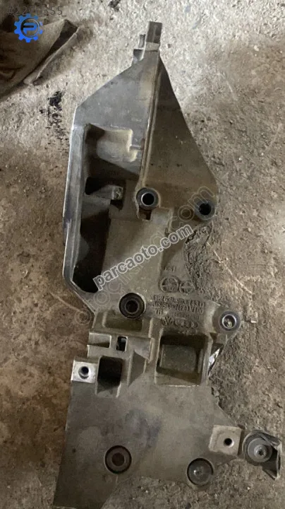 03L903143Q  1.6 cay motor sarjdinamo braketi
