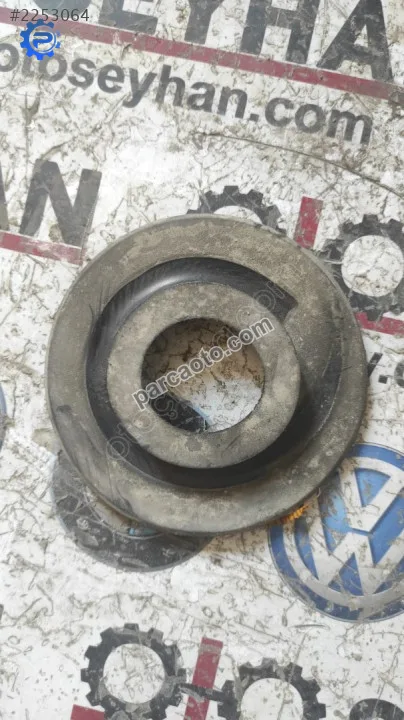 5Q0512149A passat b8 arka helezon üst lastiği