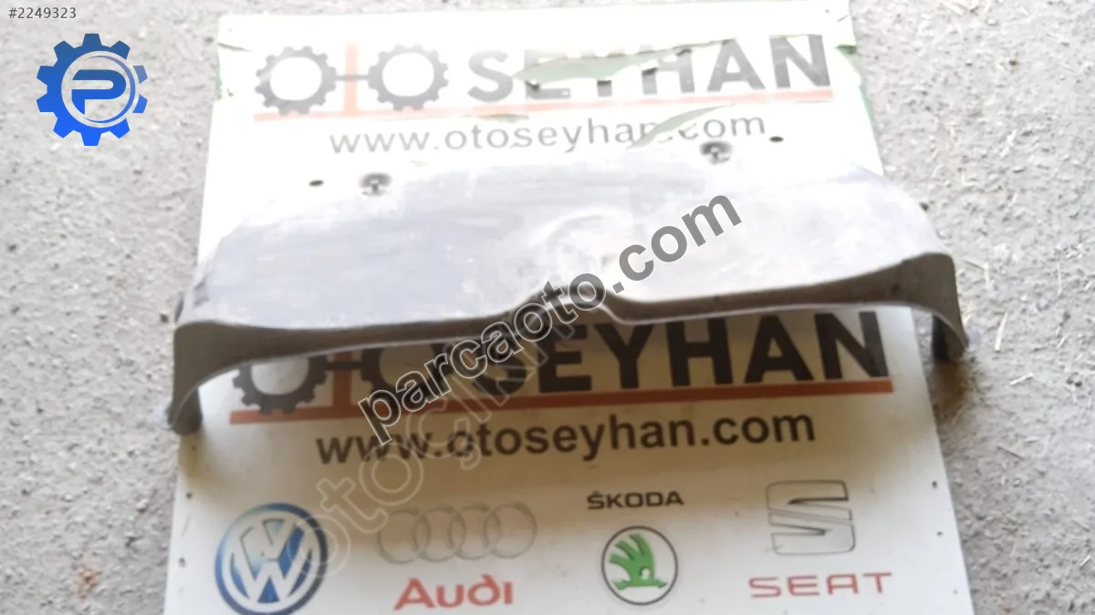 5WA825213 Golf 8 2022 arka alt koruma plastiği
