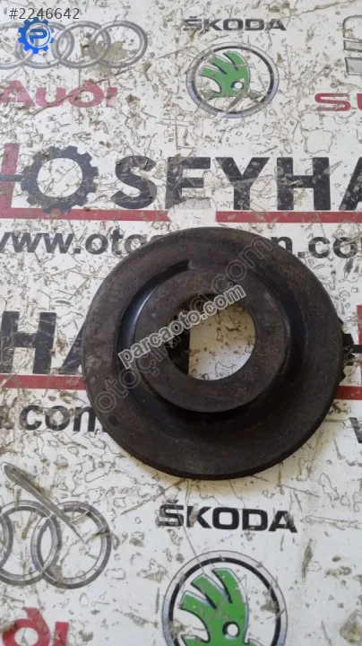 5Q0512149F Golf 8 2022 arka helezon üst lastiği