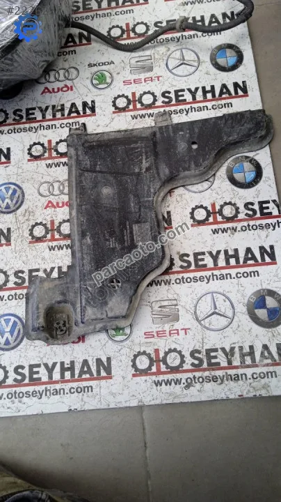 2Q0825102A Polo 2018 arka sağ alt koruma plastiği