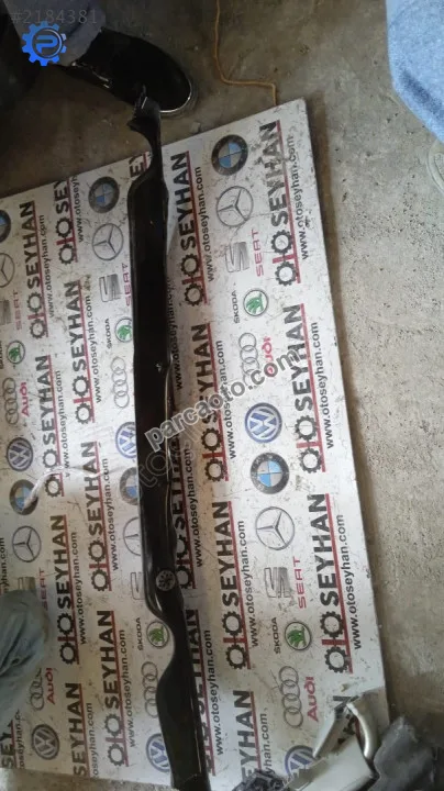 5G0805275 Golf 7 ön cam ızgarası alt sacı
