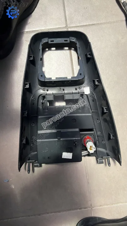 5N1857307A 5M1853487 Volkswagen Tiguan 2013 vites konsol