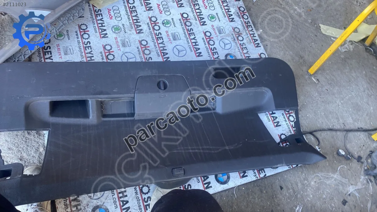 5NA867601F vw tiguan bagaj kapağı arka kapı kaplama