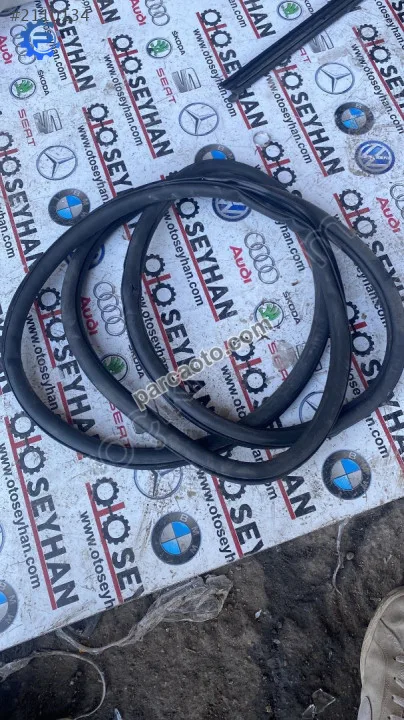 5NA867912B vw tiguan ön sağ kapı lastiği