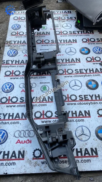 5H1858019 vw golf 8 göğüs ekran gösterge paneli braketi
