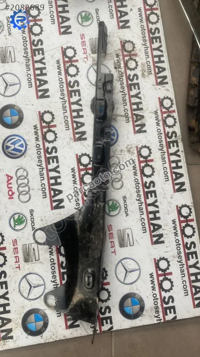3C0853231C vw passat b7 sağ marşbiel kaplaması braketi