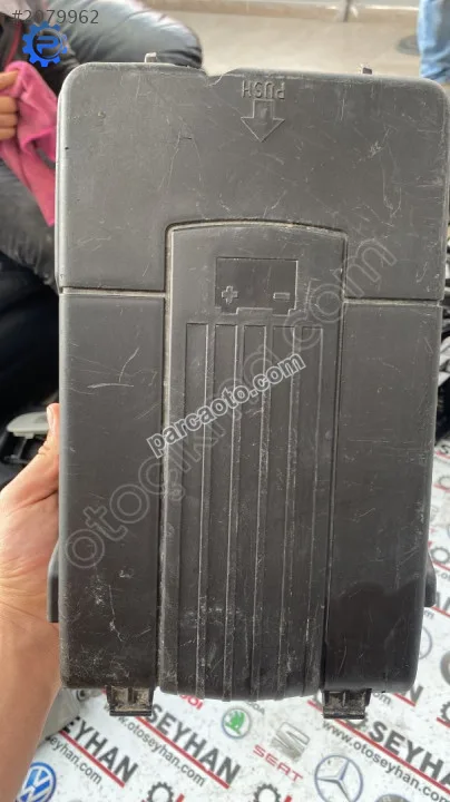 3C0915443A volkswagen passat akü üst kapağı