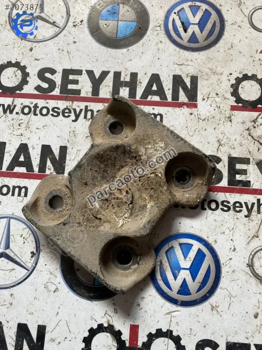 volkswagen caddy 08 arka dingil makas bağlantı demiri braket