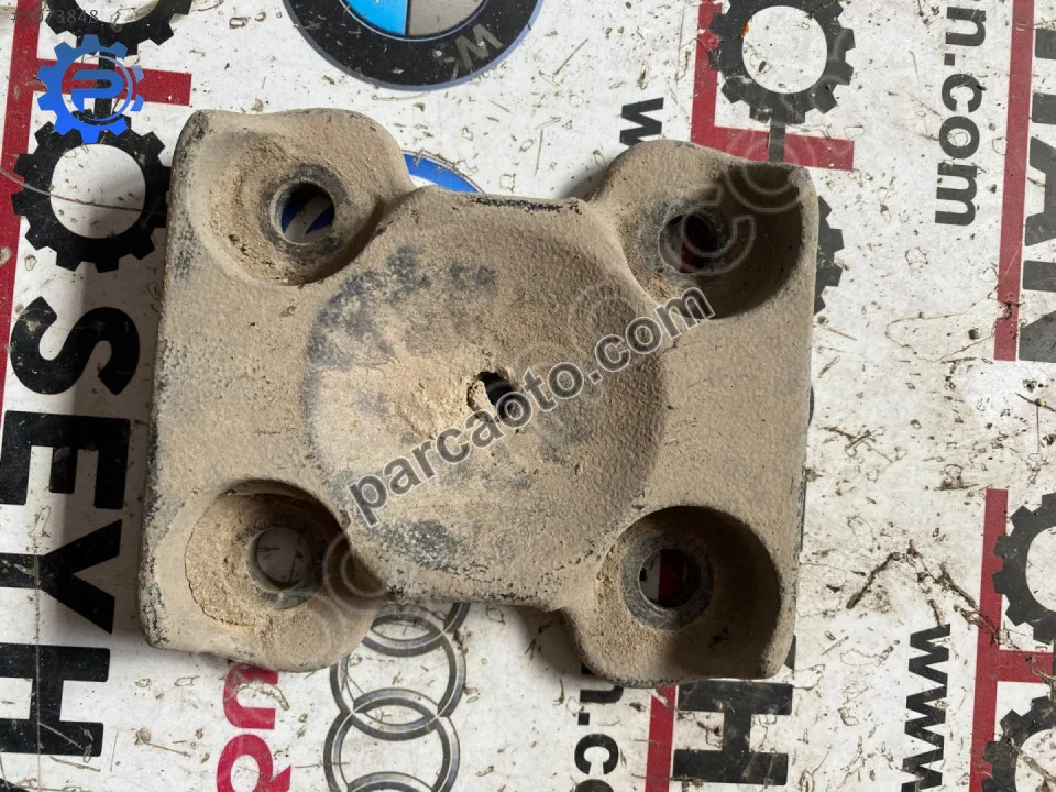 volkswagen caddy 2004-11 arka dingil makas bağlantı braketi