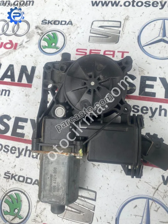 C07521-102 opel insignia 2014 sağ ön cam motoru