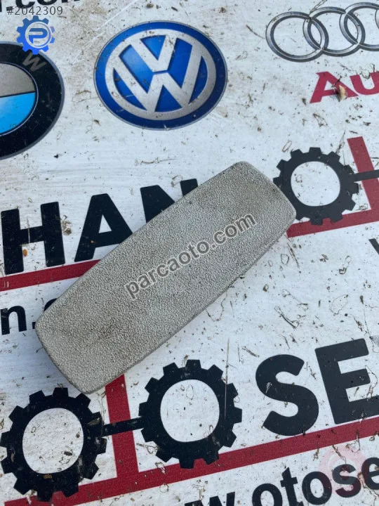 2K0857943 volkswagen caddy 2008 tavan boşluk kapağı
