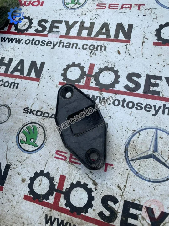 2K0843667A volkswagen caddy 2008 sürgülü kapı pim yuvası