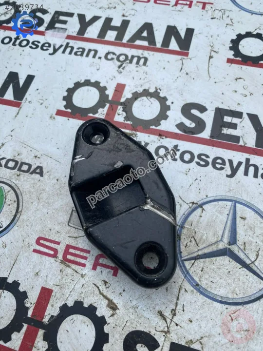 2K0843667A vw caddy 2008 sol sürgülü kapı pim yuvası 2K0843667A vw caddy 2008 sol sürgülü kapı pim yuvası