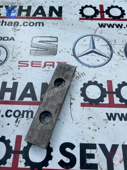 8W0399292B audi A4 2017 otomatik şanzıman kulağı ara demiri