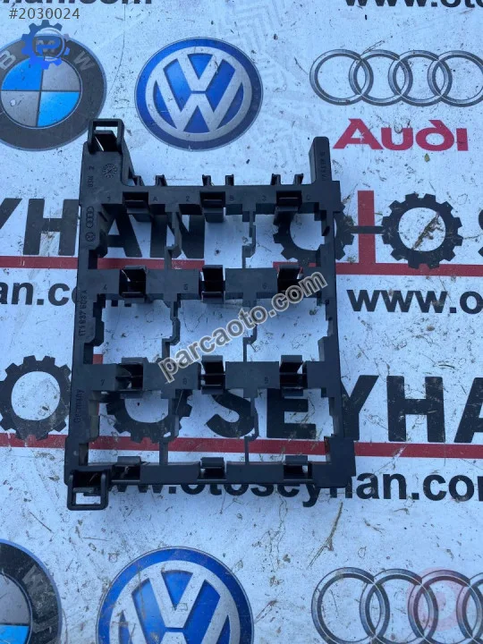1T1937503A vw caddy 2008 iç tesisat röle tutucu braketi