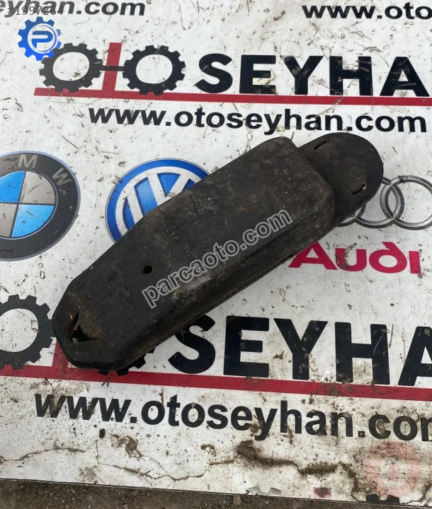 8V0802847A audi A3 2015 ön alt braket