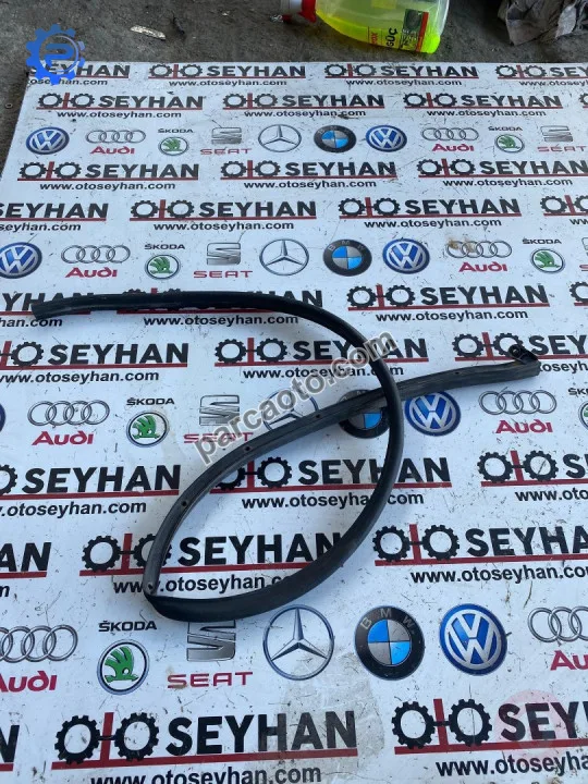 654839142 skoda kamiq scala sağ arka kapı alt toz lastiği