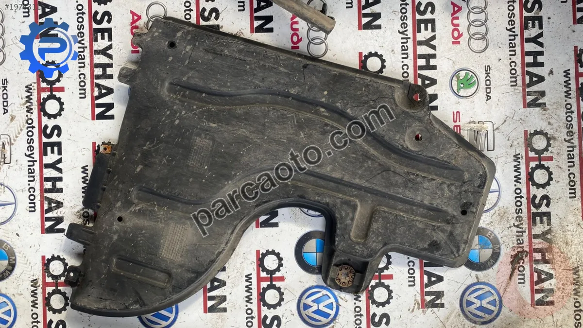 5Q0825206J audi A3 leon golf 2015 sol arka taban muhafaza
