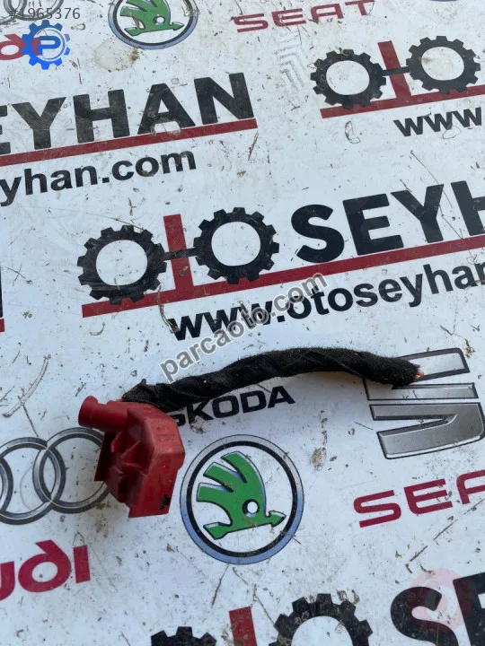 8E0972420 audi A3 2015 tesisat fiş soketi kırmızı