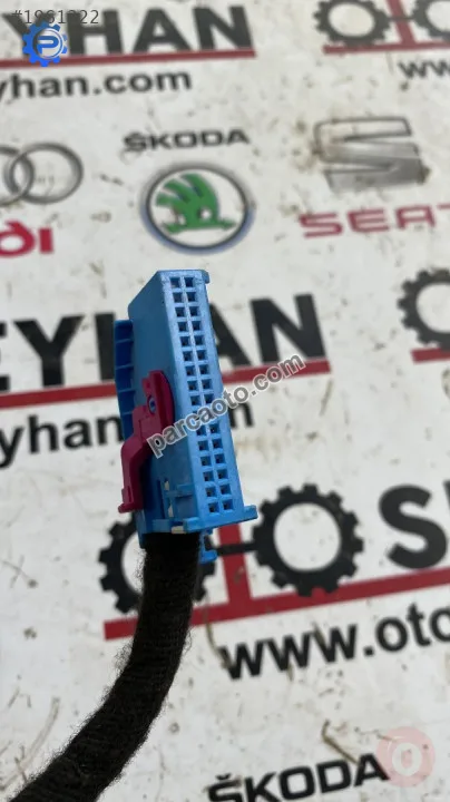 1J0972977D volkswagen audi seat skoda mavi fiş soketi