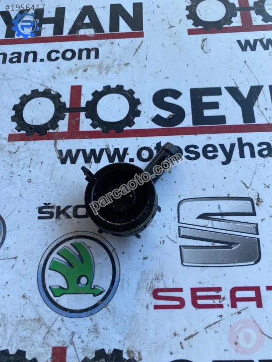 04E103175M audi seat skoda 1.2 motor üst yağlı hava çekvalfi