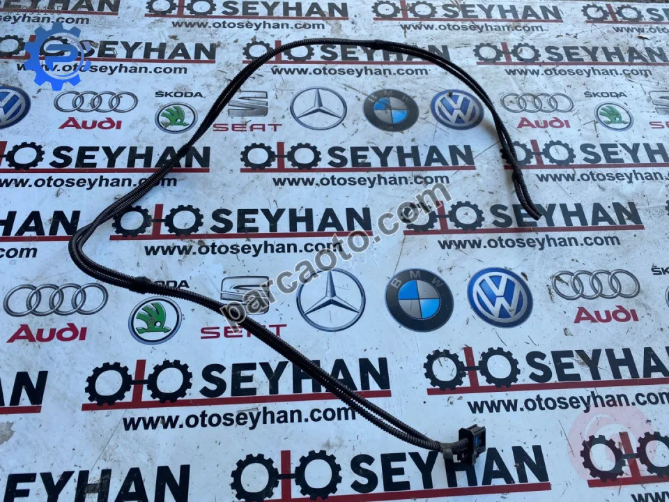 4E0973702 audi A3 2015 silecek suyu birleştirici