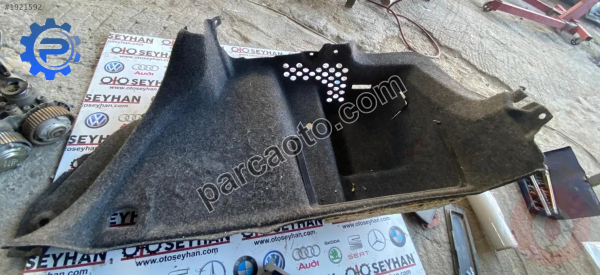 1K5867428P volkswagen jetta 04-11 sağ bagaj halısı döşemesi