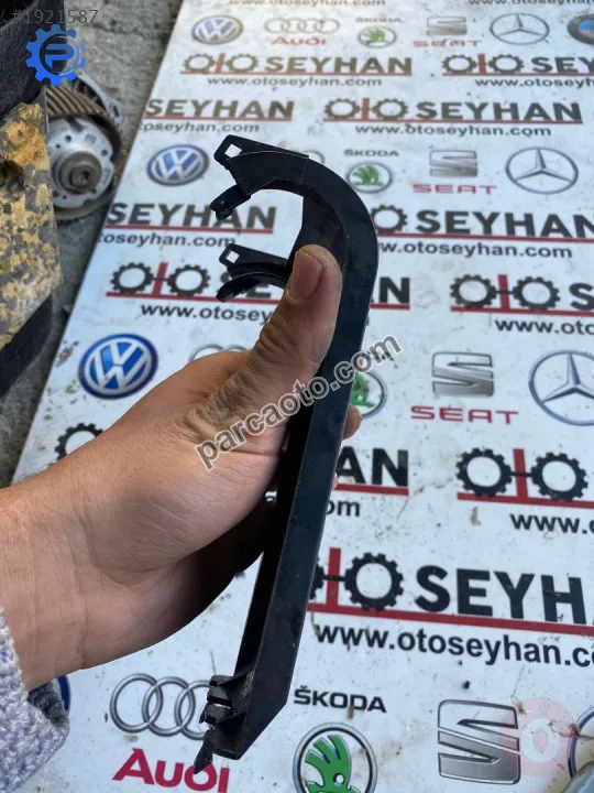 1K0862531A vw jetta golf 2008 orta konsol bardaklık tabanı