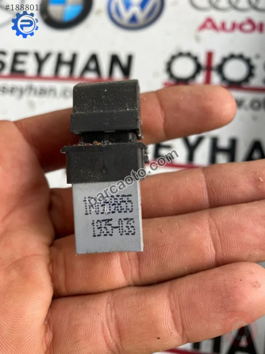 1F0959855 volkswagen golf 5 jetta tekli cam düğmesi