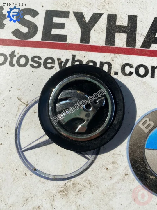 skoda kamiq 2021 direksiyon amblemi arması skoda kamiq 2021 direksiyon amblemi arması