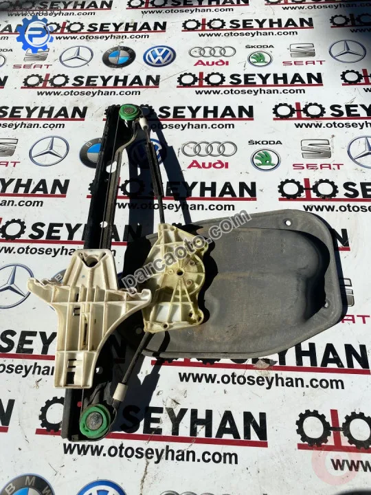 1K5839462 vw jetta golf 2004-11 sağ arka kapı cam krikosu
