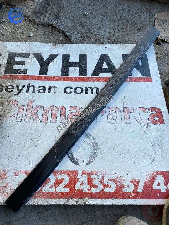 8P4853492A audi A3 sportback sağ ön marşbiyel eşik kaplaması